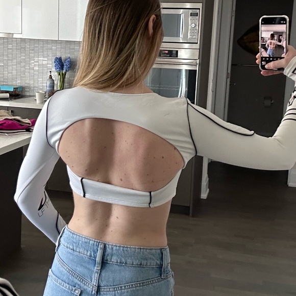 LF Buckle Closure Top - Picture 3 of 7